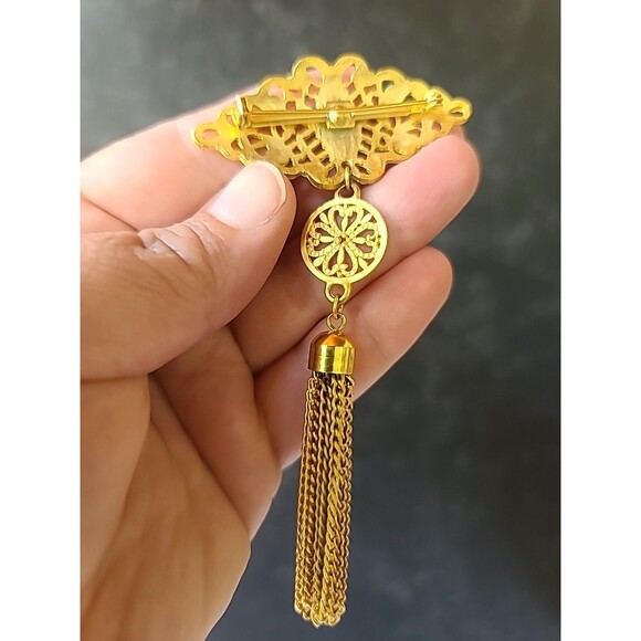Dangling Tassel Charm Gold Tone Metal Brooch, Vintage Costume Jewelry - Picture 3 of 10